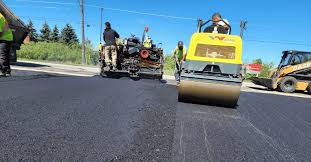 Best Asphalt Driveway Installation  in Lauderhill, FL